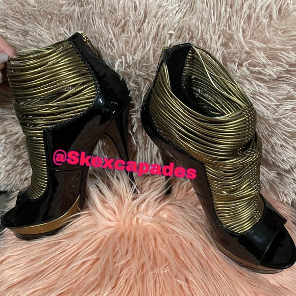 Versace heels - Picture 3 of 12